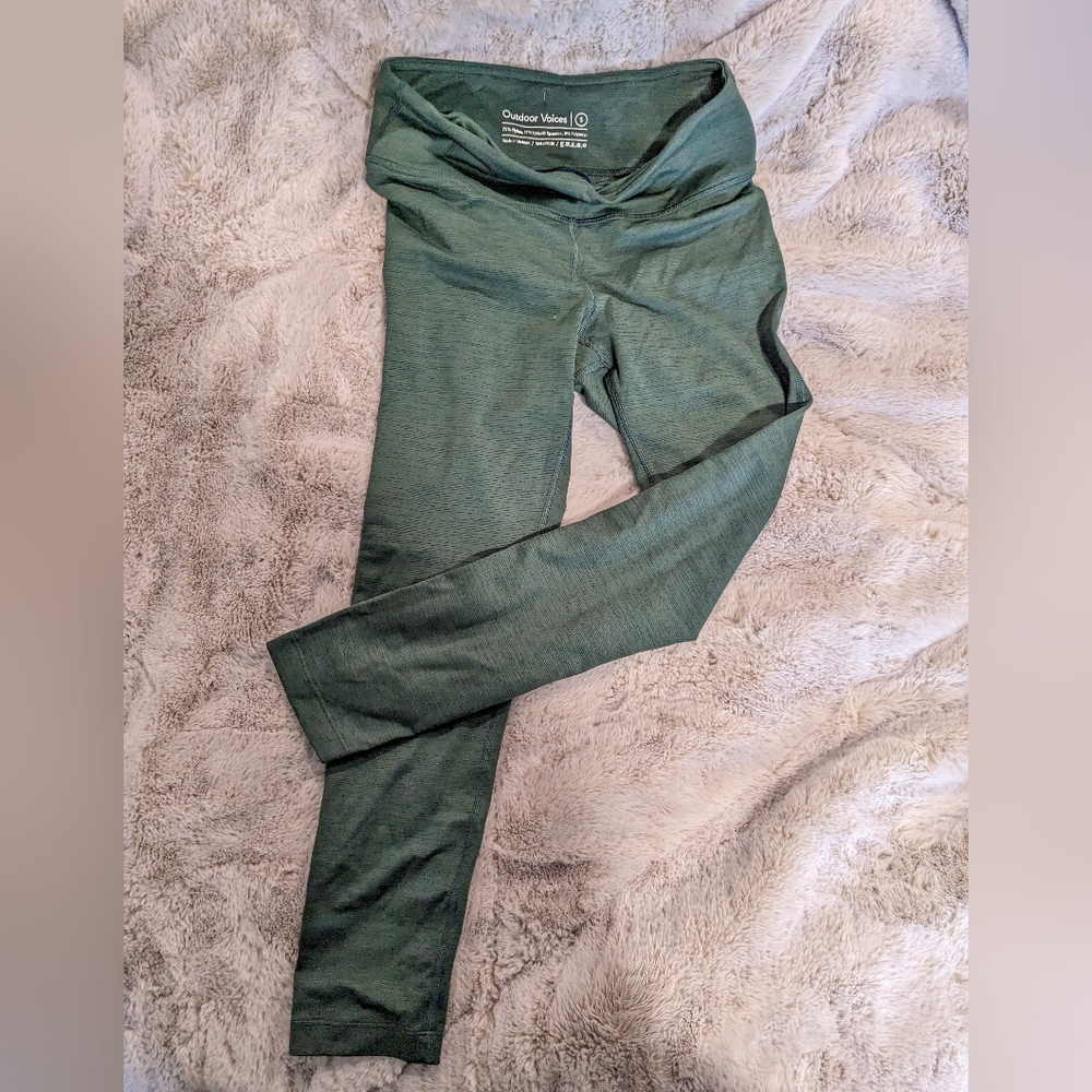 Outdoor Voices green crop leggings size S
